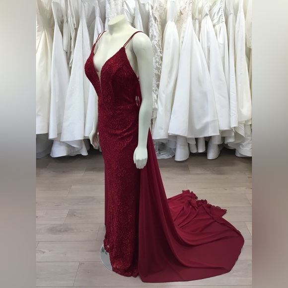 SAMPLE SALE! Tarik Ediz: Red Lace Gown - Picture 4 of 6